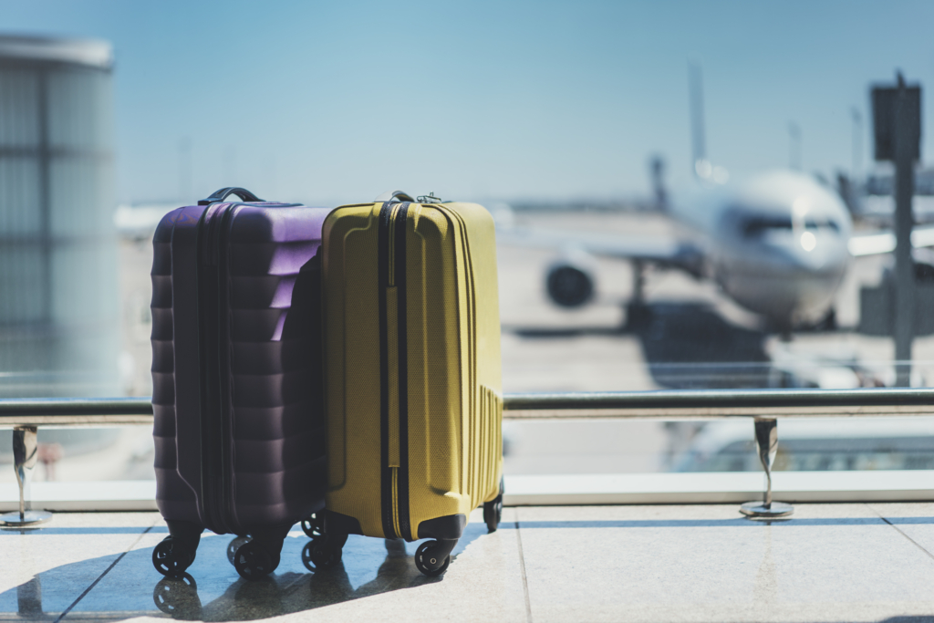 to kofferter på flyplassen