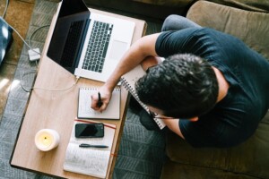 Person som tar notater