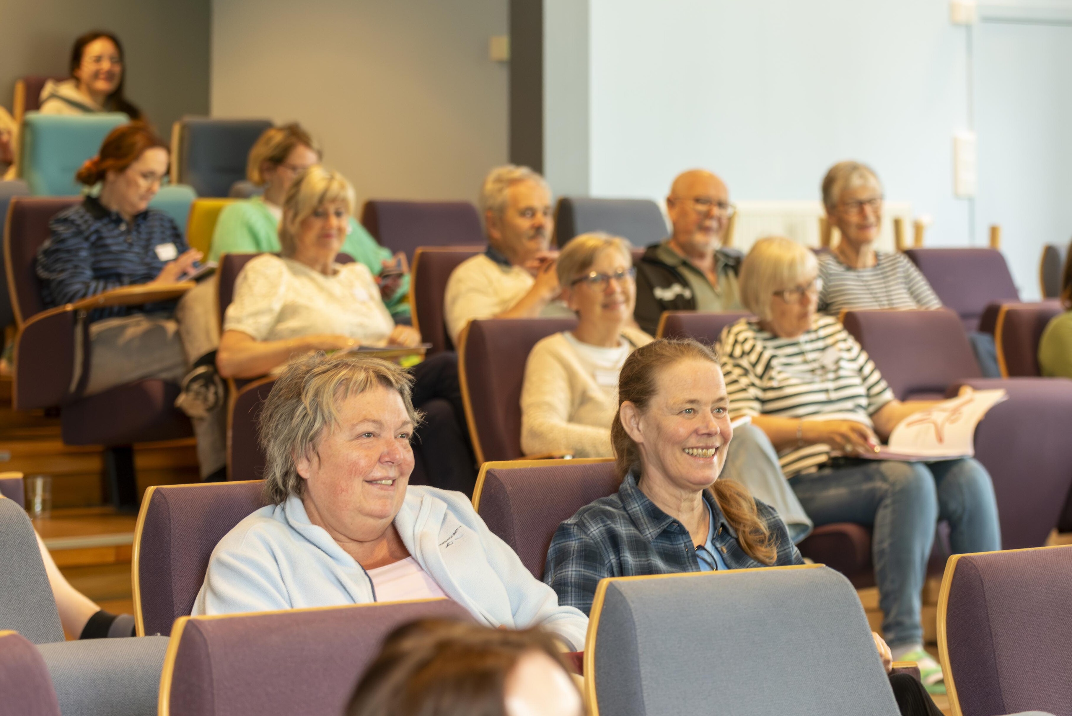 Kursdeltakere hører på foredrag i Auditoriet